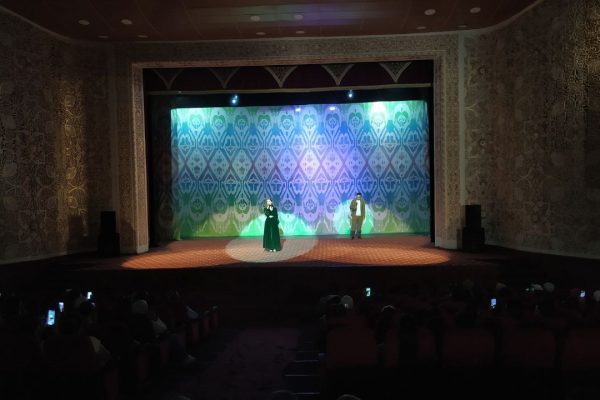 O’zbekiston Respublikasi Mustaqilligining 34 yilligi munosabati bilan Jizzax viloyat musiqali drama teatrida viloyatimiz ahli uchun konsert dasturi bo’lib o’tdi.
