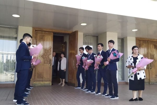 Jizzax viloyat musiqali drama teatrida 1-oktabr «O’qituvchi va murabbiylar kuni» munosabati bilan bayram tadbiri bo’lib o’tdi.