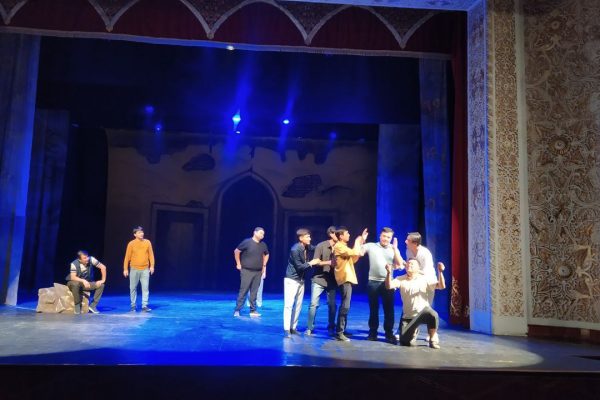 Jizzax viloyat musiqali drama teatrida Jizzax viloyat FVB xodimlari uchun «To’da» spektakli namoyish etildi.