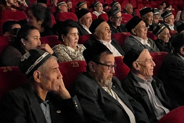 Jizzax viloyat musiqali drama teatrida nuroniylar uchun «AYOL» spektakli namoyish etildi.