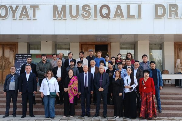 Jizzax viloyat musiqali drama teatri hamda Dog’iston Respublikasining Ozarbayjon davlat drama teatri o’rtasidagi ijodiy hamkorlik aloqalari mustahkamlanmoqda.