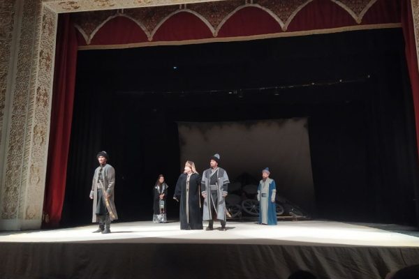 Jizzax viloyat musiqali drama teatrida talabalar uchun «Nodirabegim» spektakli namoyish etildi.